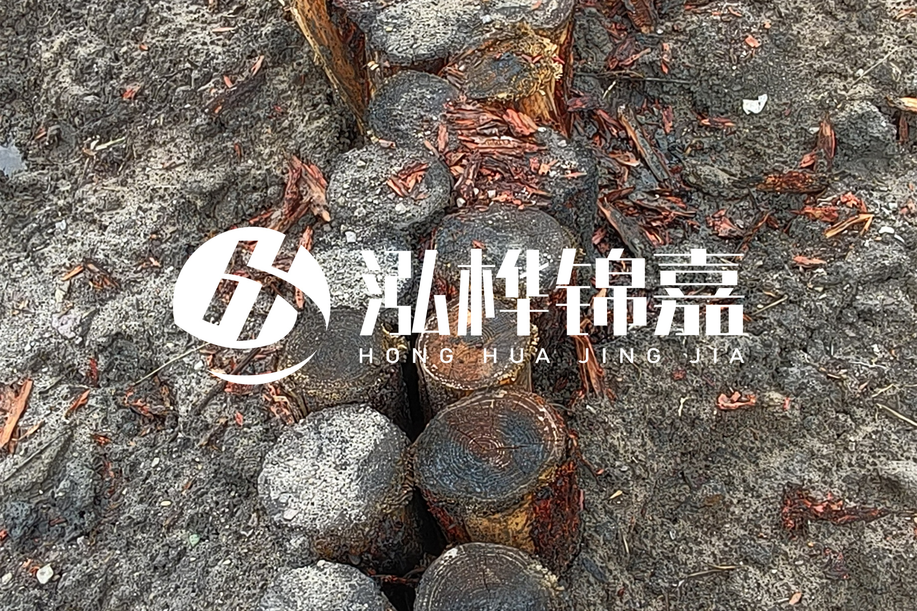 魚(yú)塘淤泥太多怎么清理？挖掘機(jī)清除淤泥的作用及方法