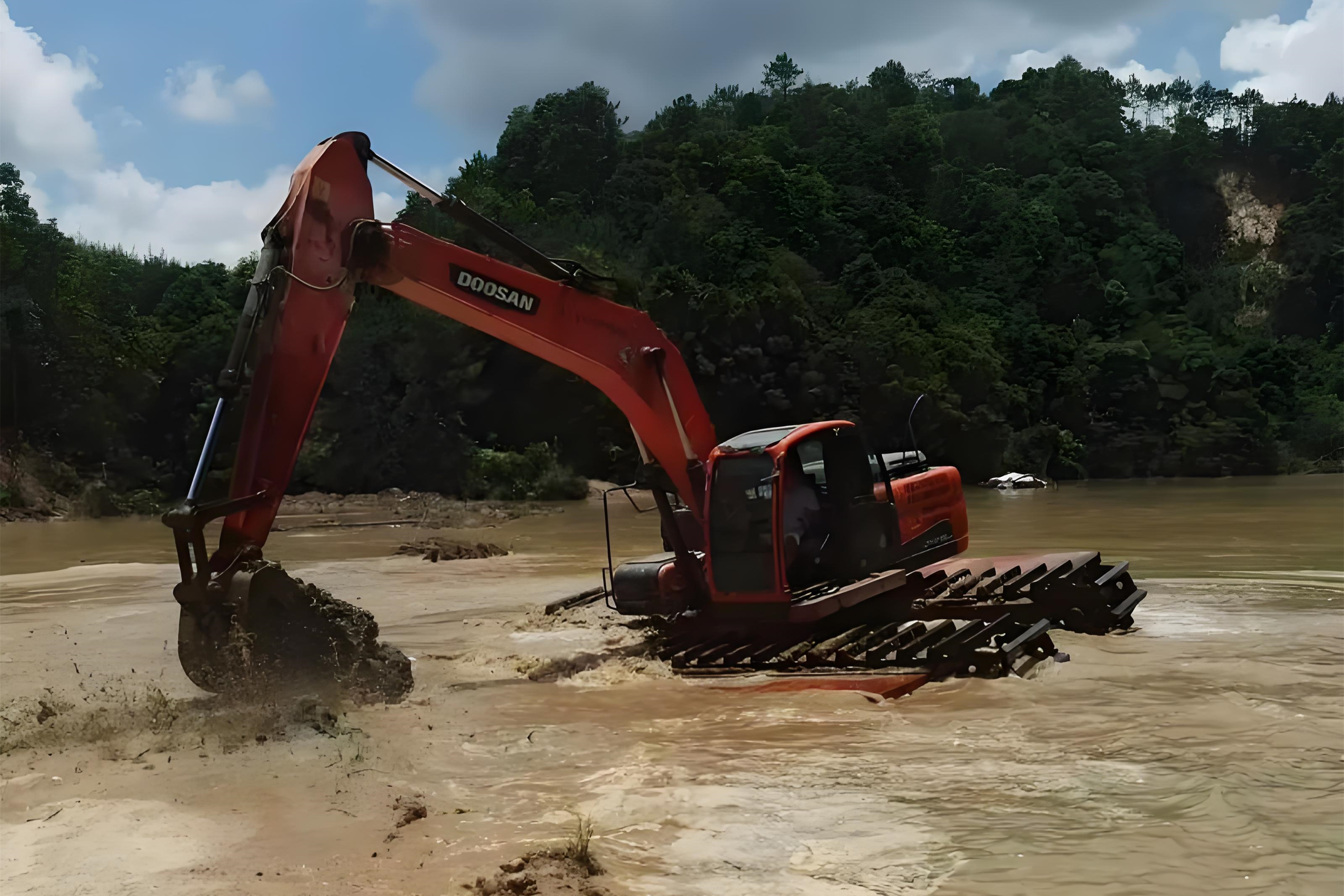 浙江杭州挖機(jī)清淤施工隊(duì)-沼澤地清淤需要先排水嗎？